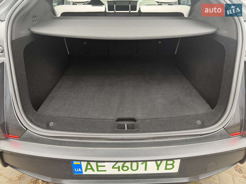 Позашляховик / Кросовер Tesla Model Y 2025 в Дніпрі фото 16 Позашляховик / Кросовер Tesla Model Y 2025 в Дніпрі