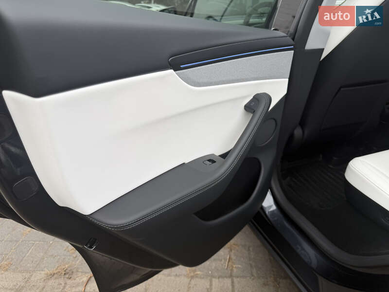 Позашляховик / Кросовер Tesla Model Y 2025 в Дніпрі фото 22 Позашляховик / Кросовер Tesla Model Y 2025 в Дніпрі