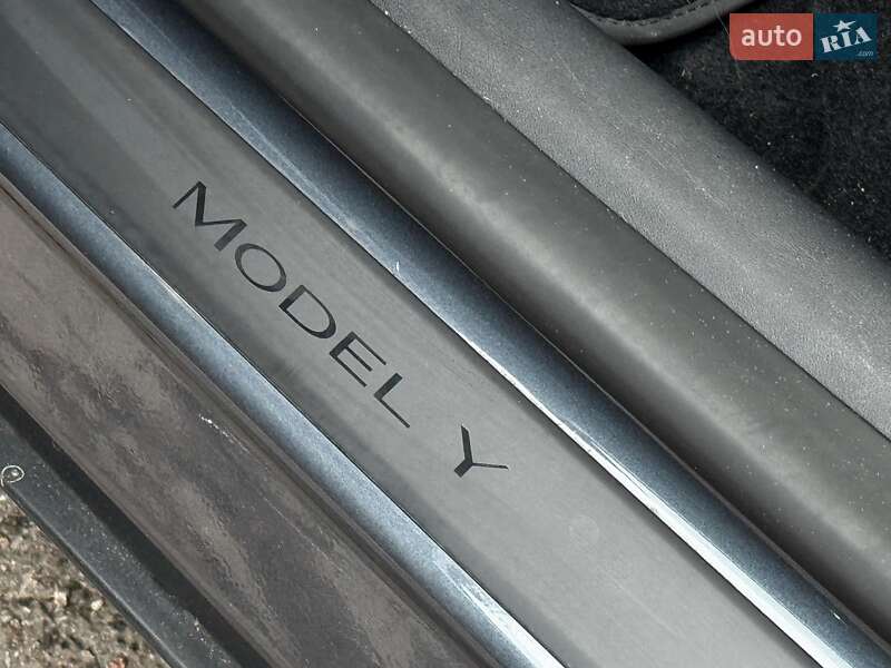 Позашляховик / Кросовер Tesla Model Y 2023 в Харкові