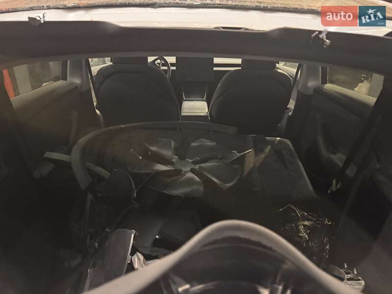 Внедорожник / Кроссовер Tesla Model Y 2025 в Киеве