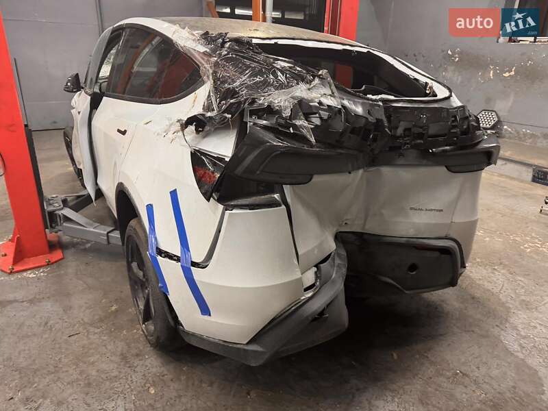 Внедорожник / Кроссовер Tesla Model Y 2025 в Киеве
