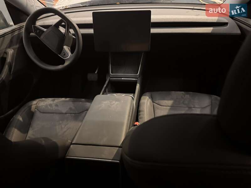 Внедорожник / Кроссовер Tesla Model Y 2025 в Киеве