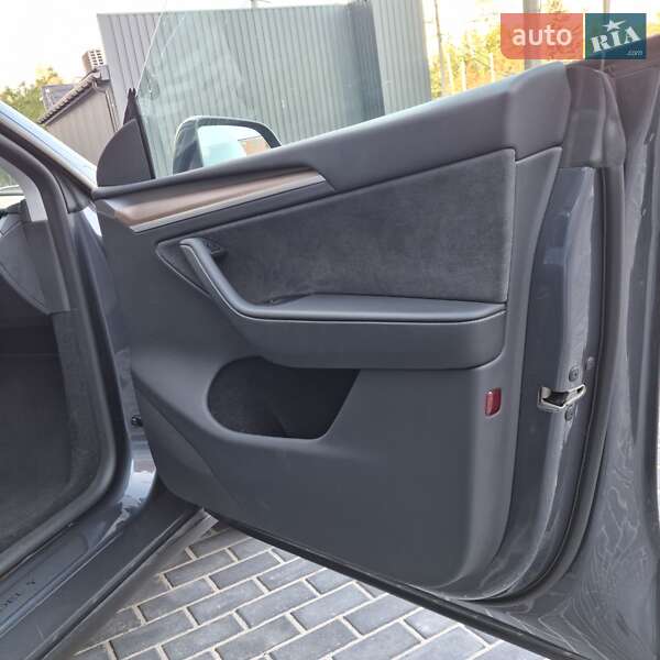 Позашляховик / Кросовер Tesla Model Y 2023 в Полтаві