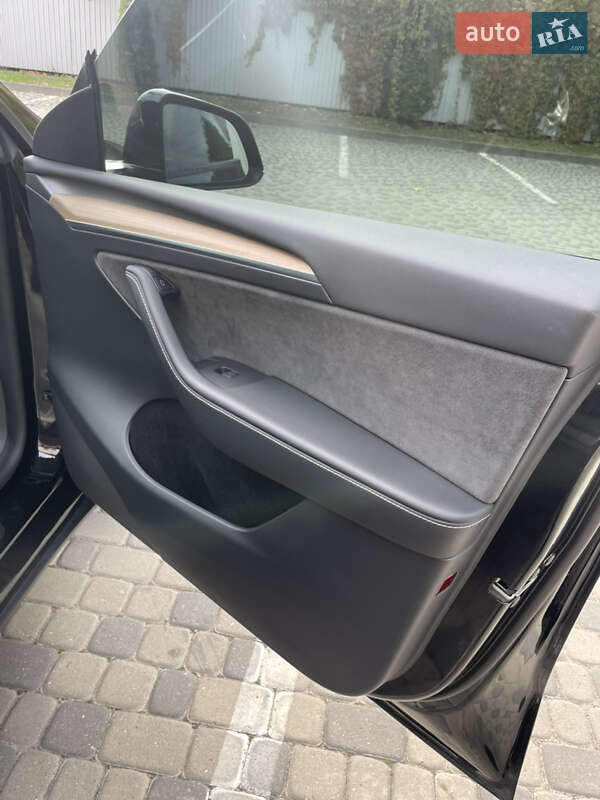 Внедорожник / Кроссовер Tesla Model Y 2022 в Ивано-Франковске