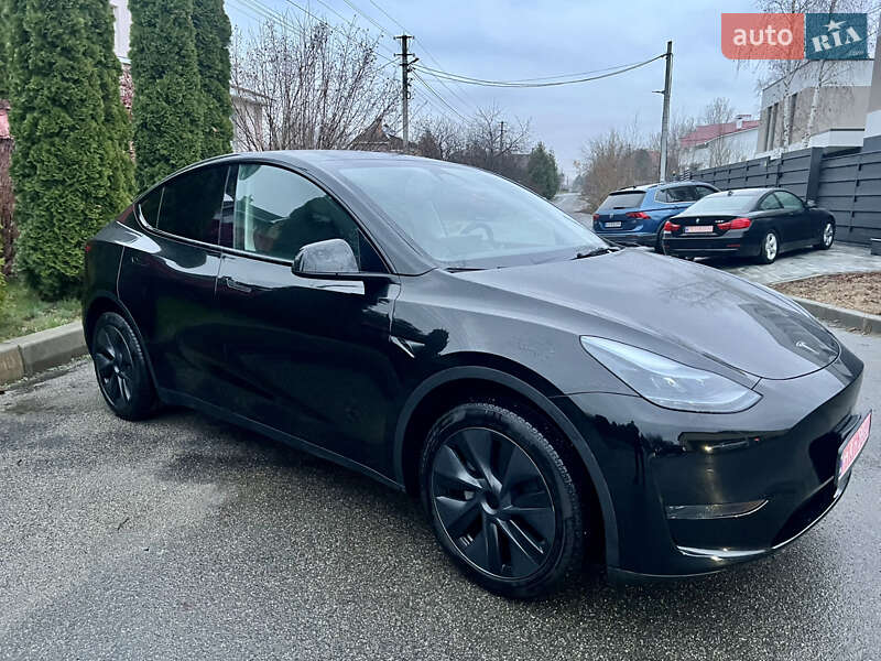 Внедорожник / Кроссовер Tesla Model Y 2024 в Киеве