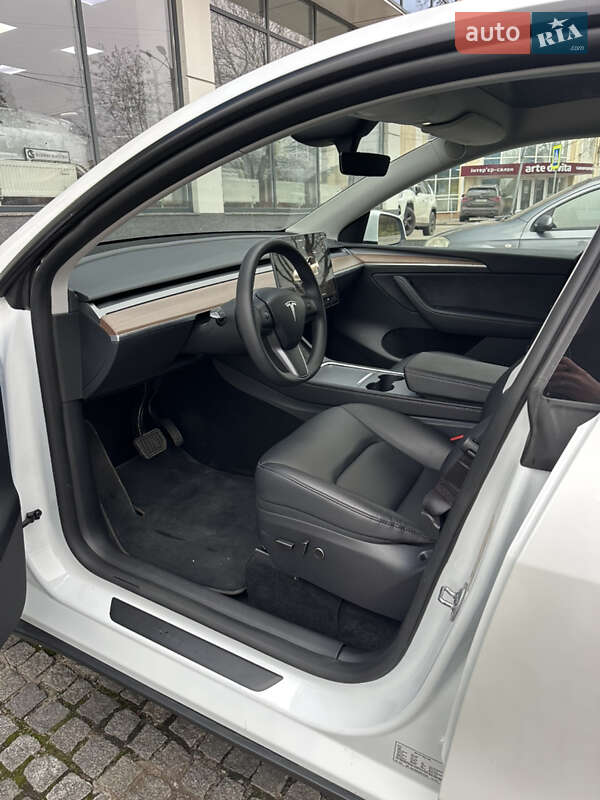 Позашляховик / Кросовер Tesla Model Y 2024 в Дніпрі