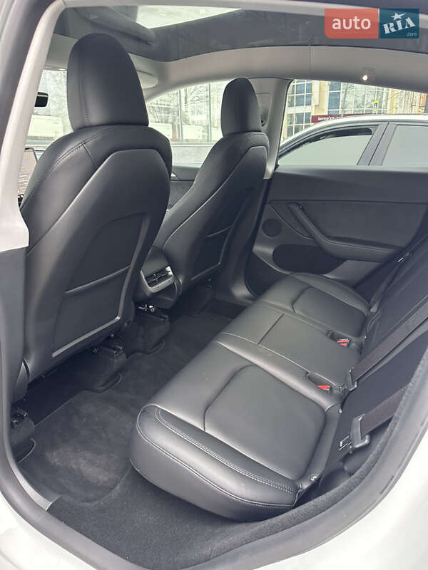 Позашляховик / Кросовер Tesla Model Y 2024 в Дніпрі