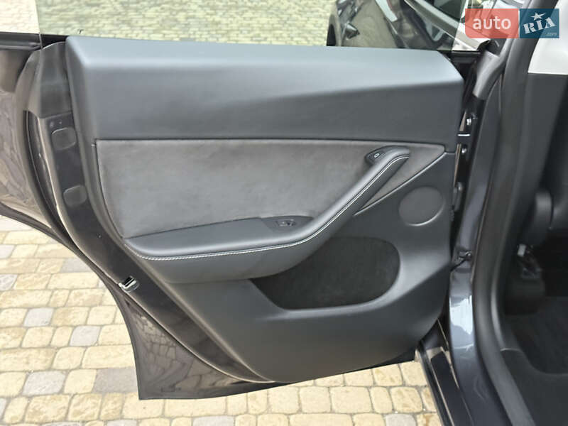 Внедорожник / Кроссовер Tesla Model Y 2023 в Тернополе