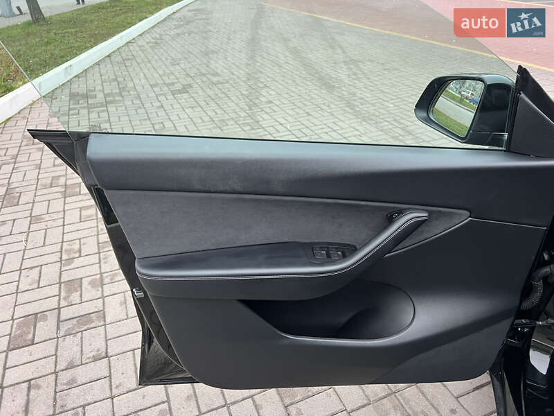 Внедорожник / Кроссовер Tesla Model Y 2022 в Киеве