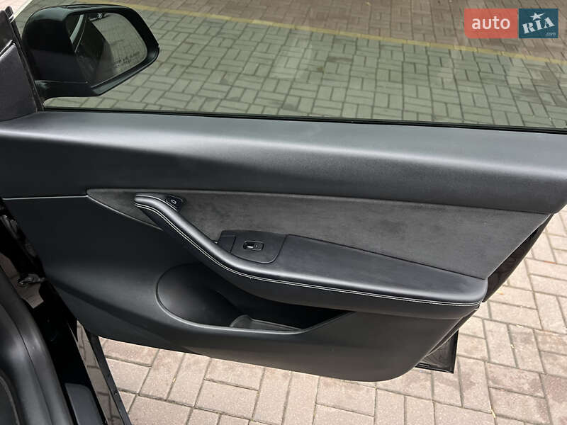 Внедорожник / Кроссовер Tesla Model Y 2022 в Киеве