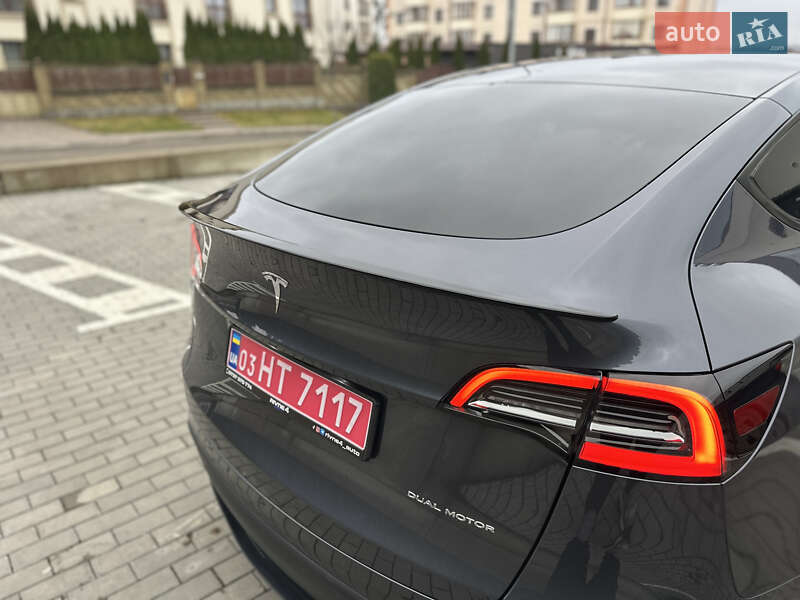 Внедорожник / Кроссовер Tesla Model Y 2023 в Ровно