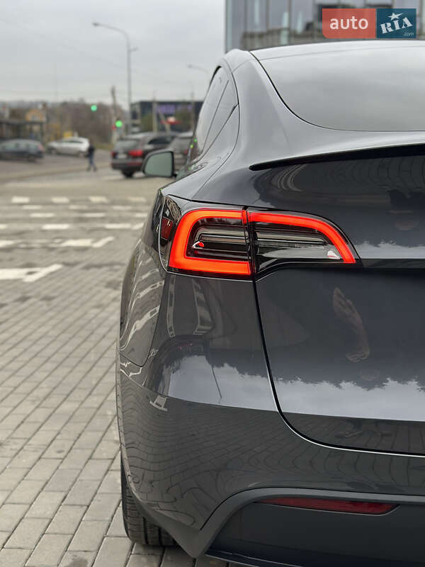 Внедорожник / Кроссовер Tesla Model Y 2023 в Ровно