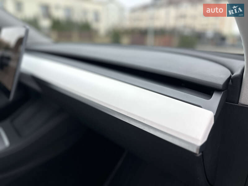 Внедорожник / Кроссовер Tesla Model Y 2023 в Ровно