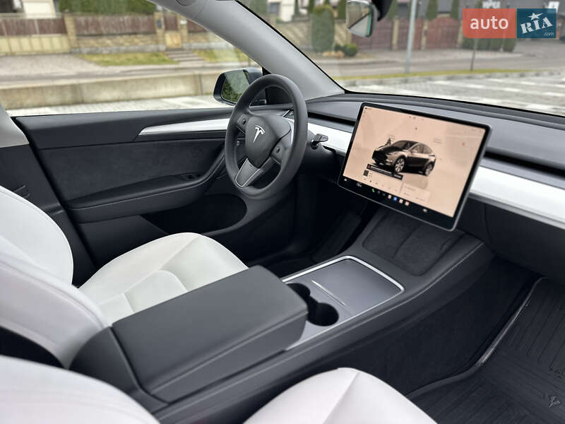 Внедорожник / Кроссовер Tesla Model Y 2023 в Ровно