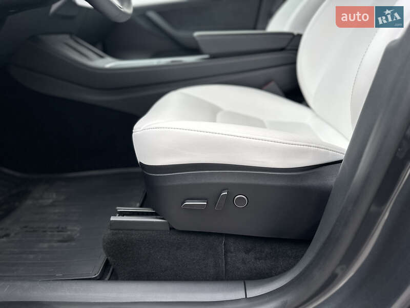 Внедорожник / Кроссовер Tesla Model Y 2023 в Ровно