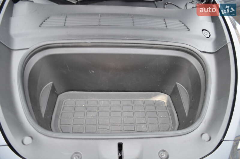 Позашляховик / Кросовер Tesla Model Y 2024 в Дніпрі фото 23 Позашляховик / Кросовер Tesla Model Y 2024 в Дніпрі