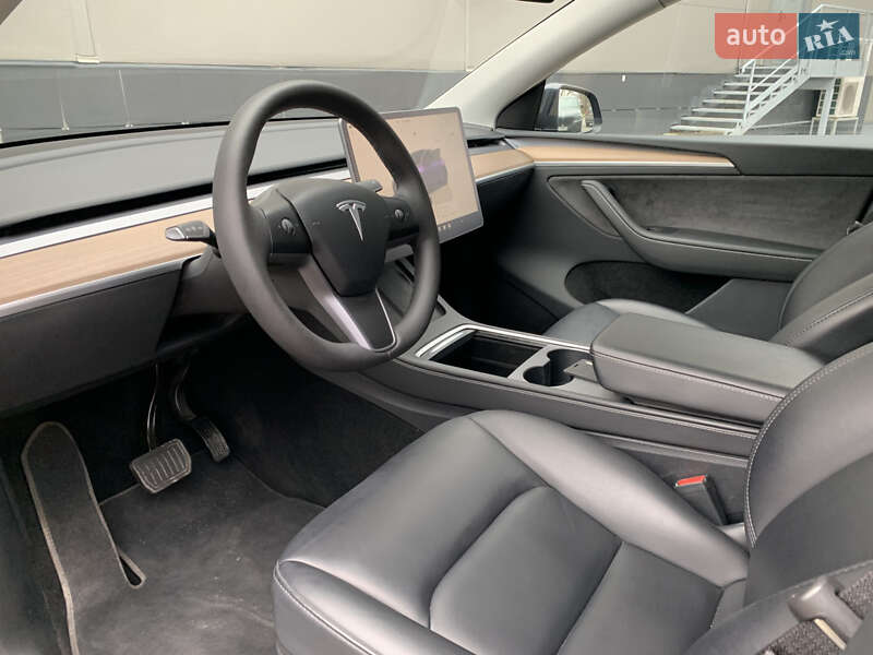Внедорожник / Кроссовер Tesla Model Y 2024 в Киеве