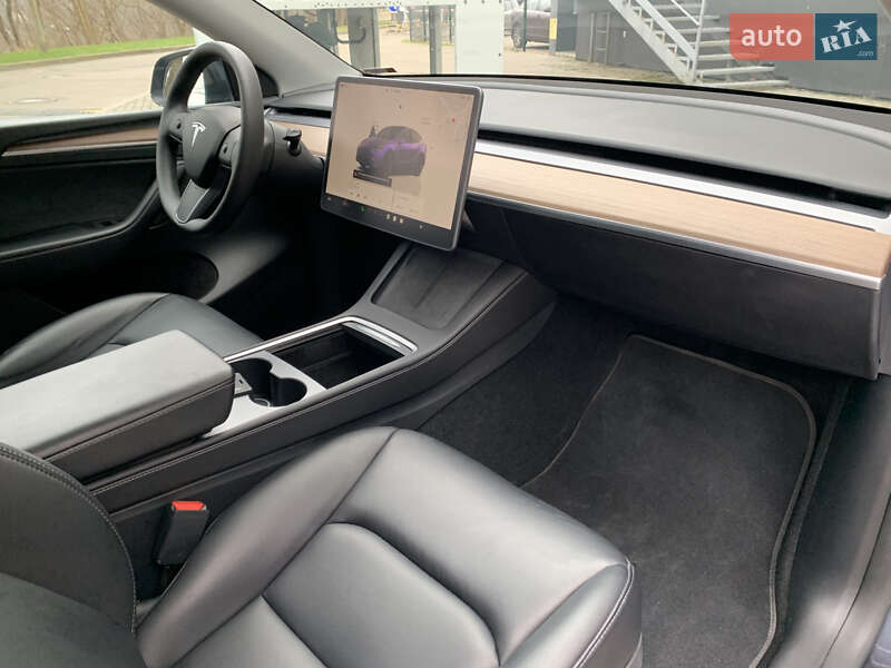 Внедорожник / Кроссовер Tesla Model Y 2024 в Киеве