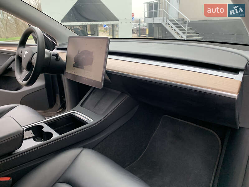 Внедорожник / Кроссовер Tesla Model Y 2024 в Киеве