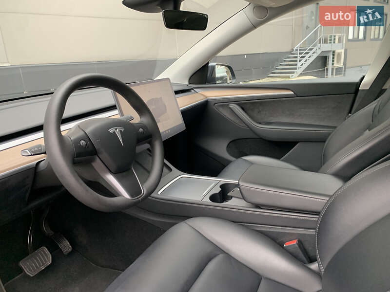 Внедорожник / Кроссовер Tesla Model Y 2024 в Киеве