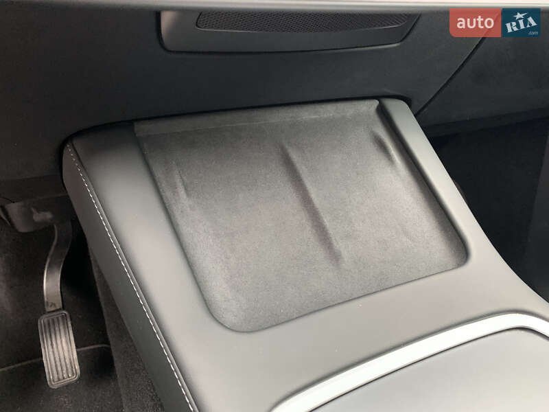 Внедорожник / Кроссовер Tesla Model Y 2024 в Киеве