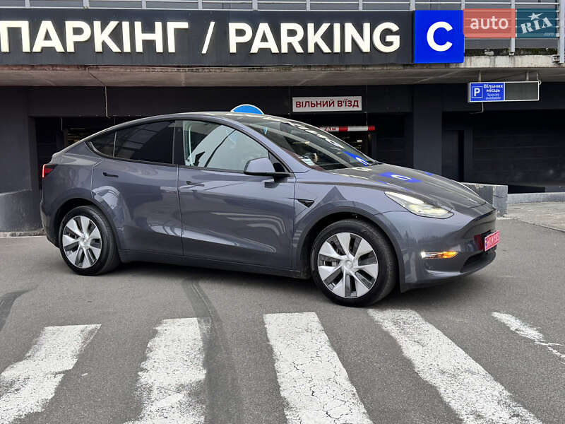 Tesla Model Y 2023