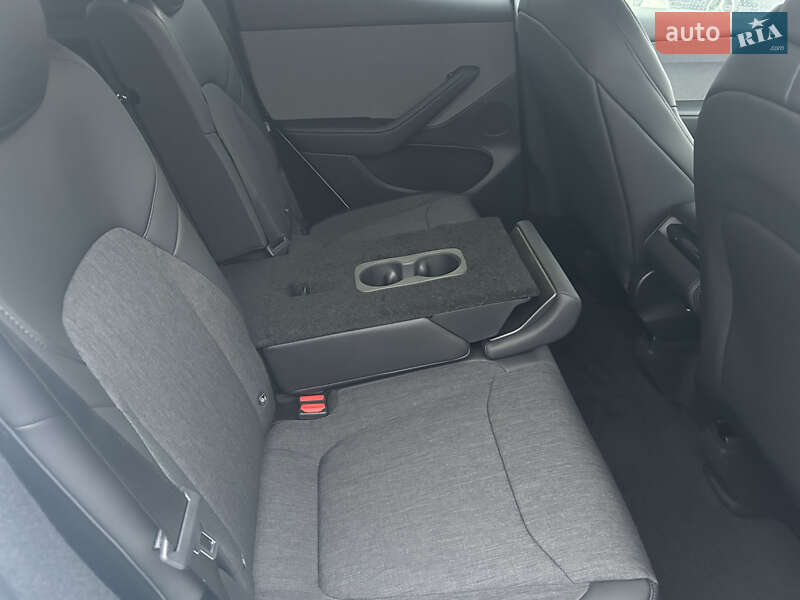 Внедорожник / Кроссовер Tesla Model Y 2025 в Киеве