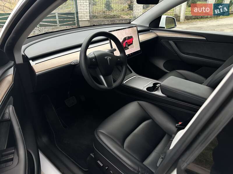 Внедорожник / Кроссовер Tesla Model Y 2023 в Львове