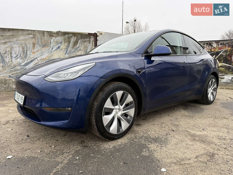 Внедорожник / Кроссовер Tesla Model Y 2020 в Киеве