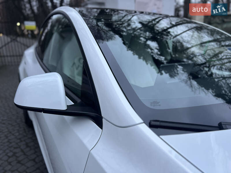 Внедорожник / Кроссовер Tesla Model Y 2024 в Львове