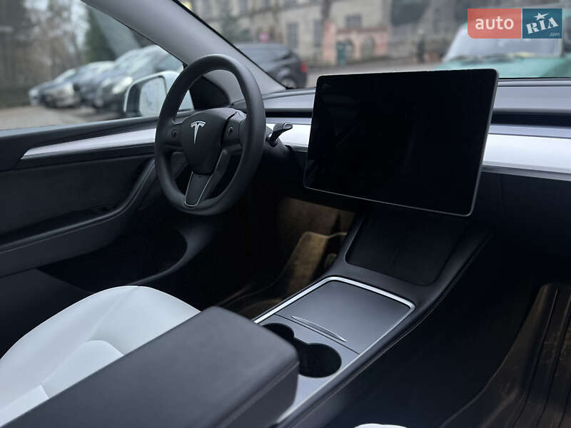 Внедорожник / Кроссовер Tesla Model Y 2024 в Львове
