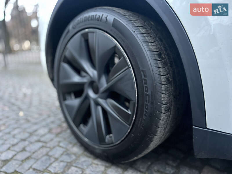 Внедорожник / Кроссовер Tesla Model Y 2024 в Львове