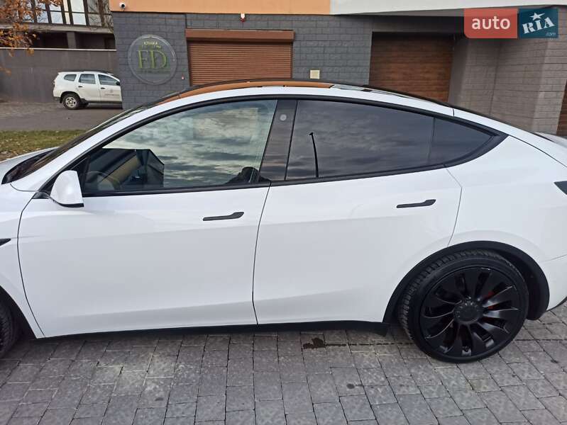 Позашляховик / Кросовер Tesla Model Y 2022 в Івано-Франківську