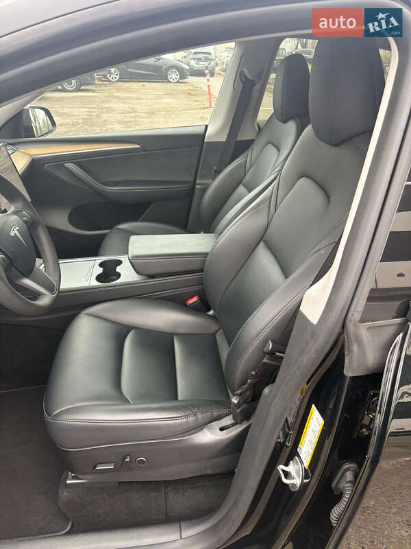 Внедорожник / Кроссовер Tesla Model Y 2023 в Ровно