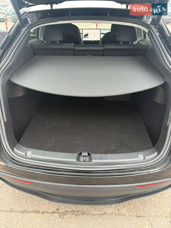 Внедорожник / Кроссовер Tesla Model Y 2023 в Ровно