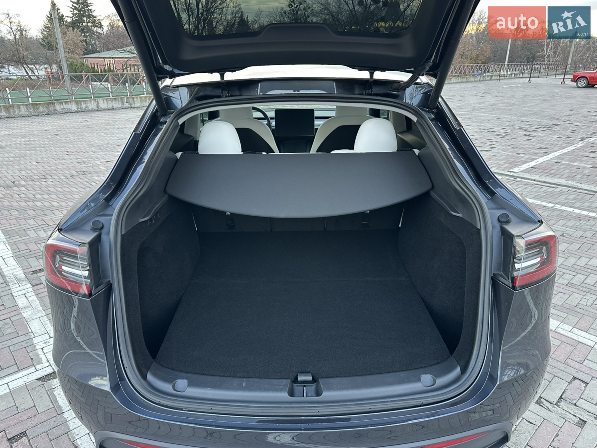 2024 Tesla Model Y - мініатюра 23