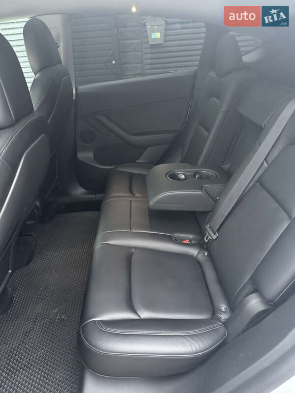 Внедорожник / Кроссовер Tesla Model Y 2021 в Киеве