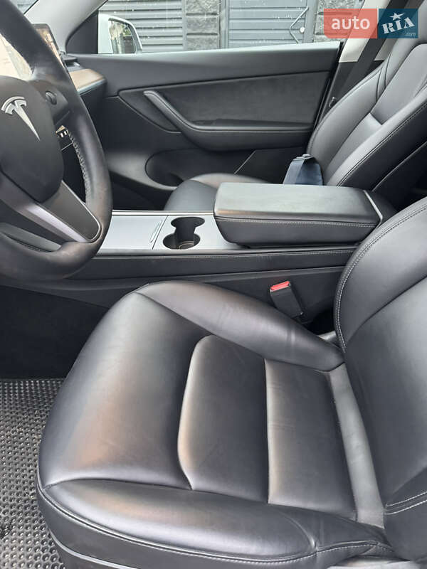 Внедорожник / Кроссовер Tesla Model Y 2021 в Киеве