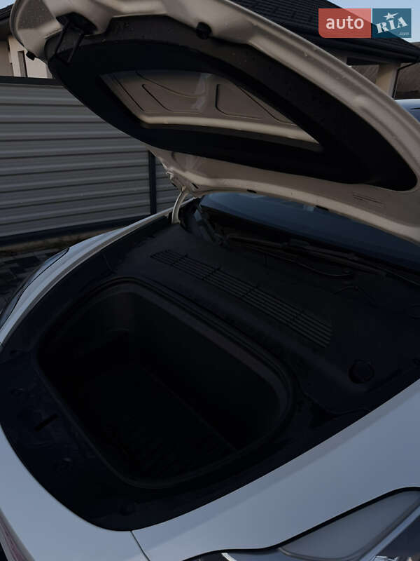 Внедорожник / Кроссовер Tesla Model Y 2022 в Луцке