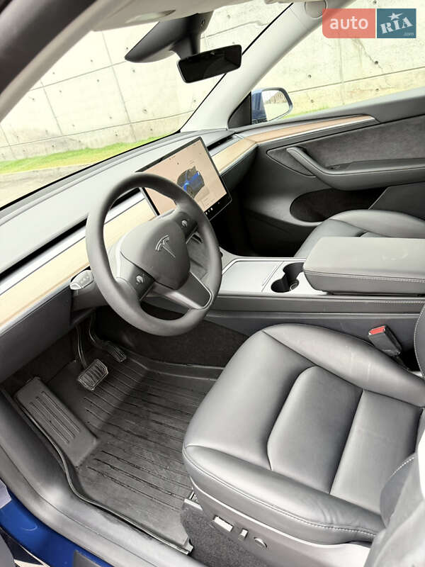 Внедорожник / Кроссовер Tesla Model Y 2024 в Киеве