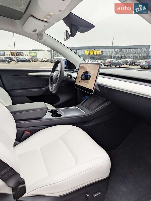 Внедорожник / Кроссовер Tesla Model Y 2025 в Киеве