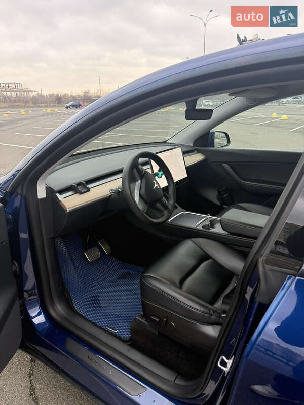 Внедорожник / Кроссовер Tesla Model Y 2021 в Киеве