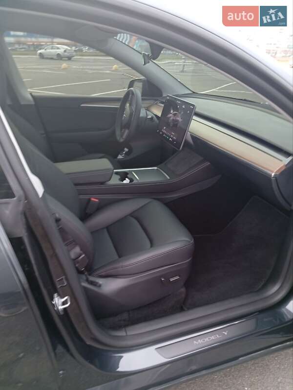 Внедорожник / Кроссовер Tesla Model Y 2025 в Киеве фото 26 Внедорожник / Кроссовер Tesla Model Y 2025 в Киеве