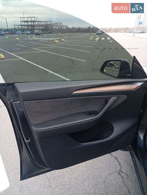 Внедорожник / Кроссовер Tesla Model Y 2025 в Киеве фото 45 Внедорожник / Кроссовер Tesla Model Y 2025 в Киеве