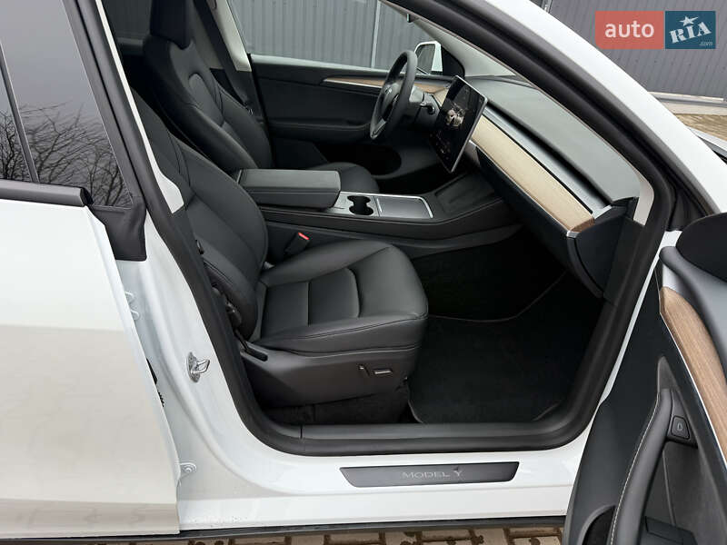 Внедорожник / Кроссовер Tesla Model Y 2025 в Львове