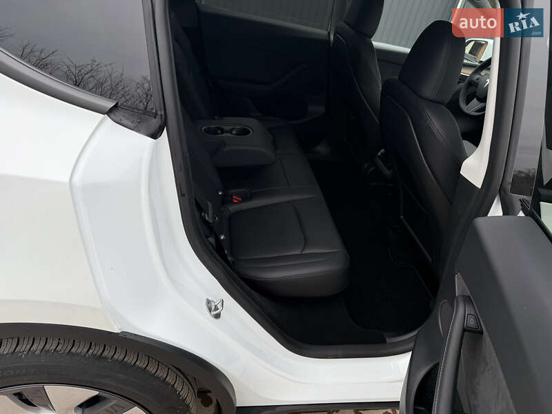 Внедорожник / Кроссовер Tesla Model Y 2025 в Львове