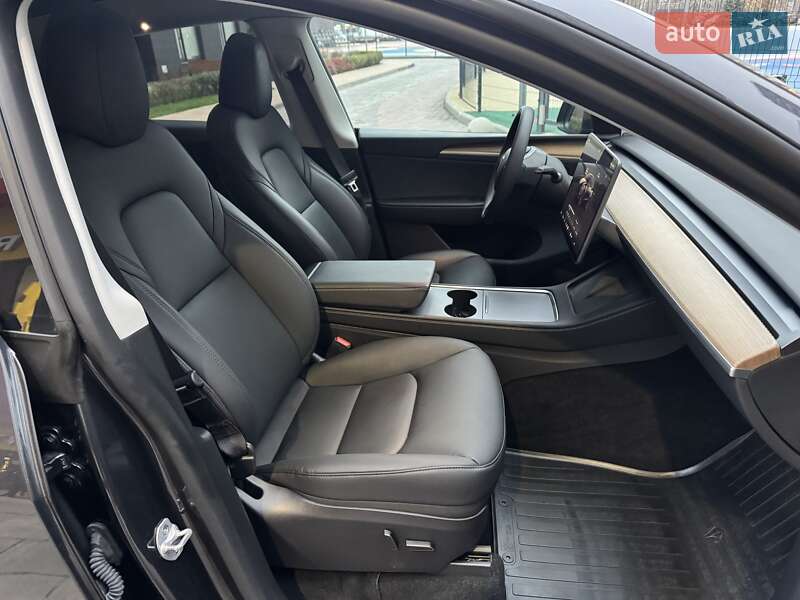 Внедорожник / Кроссовер Tesla Model Y 2024 в Киеве