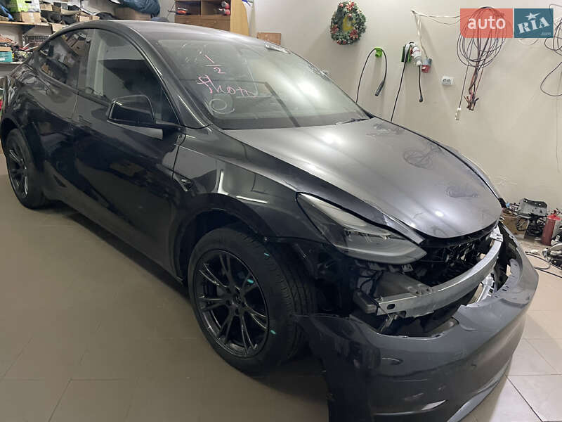 Внедорожник / Кроссовер Tesla Model Y 2024 в Киеве