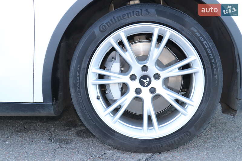 Внедорожник / Кроссовер Tesla Model Y 2020 в Киеве