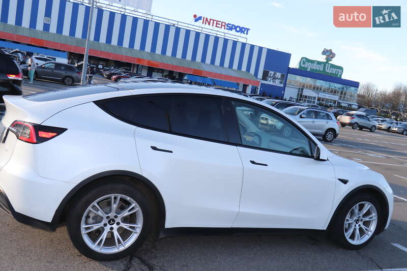 Внедорожник / Кроссовер Tesla Model Y 2020 в Киеве